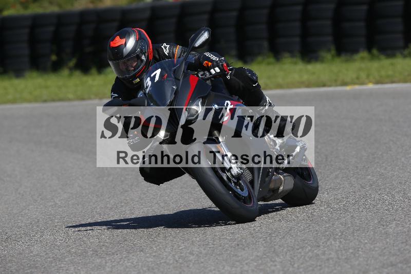 /Archiv-2024/29 12.06.2024 MOTO.CH Track Day ADR/Gruppe gelb/37